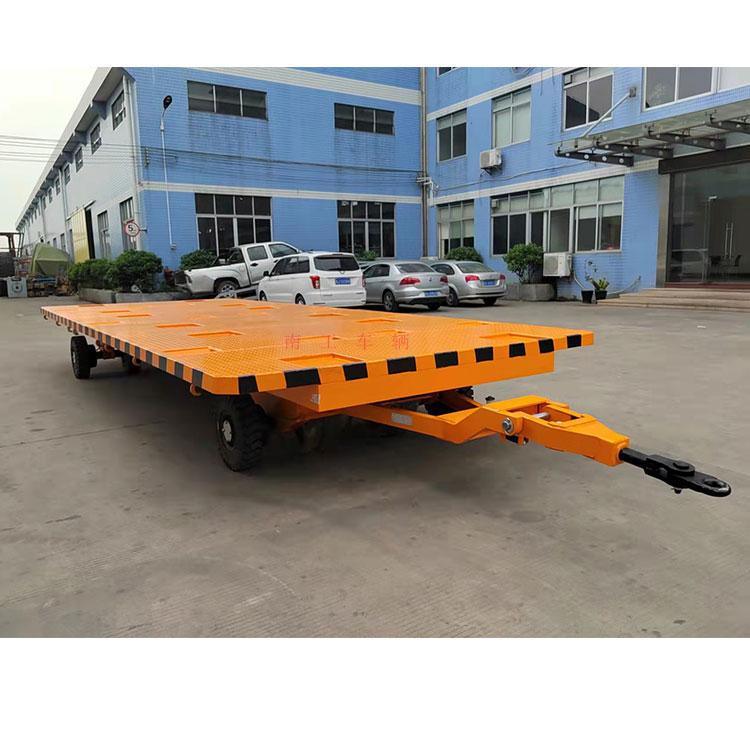 8.2T中型华亿手机平台-华亿（中国）全挂车