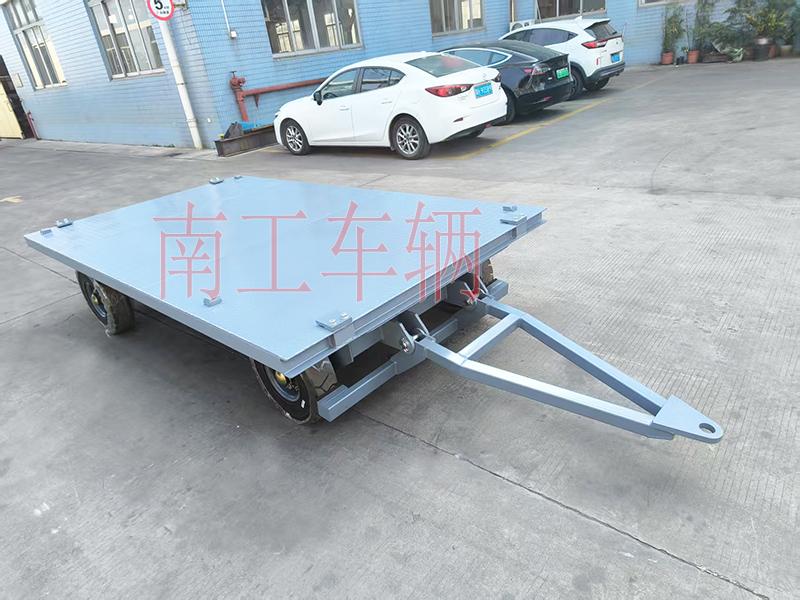 3吨小型牵引华亿手机平台-华亿（中国） 全挂车