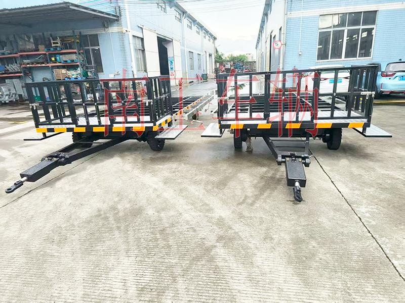 5吨带不锈钢配件牵引华亿手机平台-华亿（中国） 护栏型全挂车