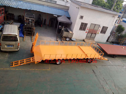 5吨带登车桥护栏型华亿手机平台-华亿（中国）6I.jpg