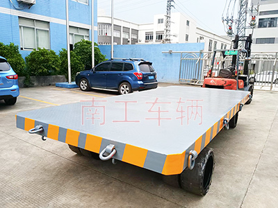 25吨重型华亿手机平台-华亿（中国）带牵引环工具拖车1I.jpg