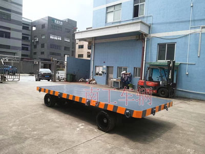 25吨重型工业华亿手机平台-华亿（中国）全挂式牵引拖车底盘带牵引环3I.jpg
