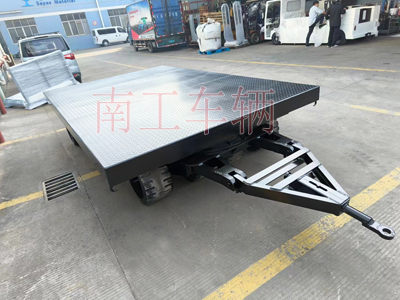 30吨重型华亿手机平台-华亿（中国） 环保实心轮胎4I.jpg