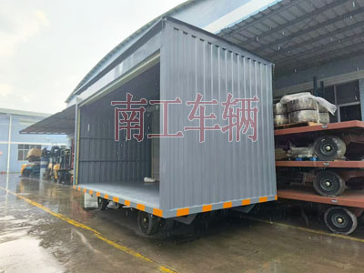 10吨箱式华亿手机平台-华亿（中国）两侧带卷帘门1I.jpg