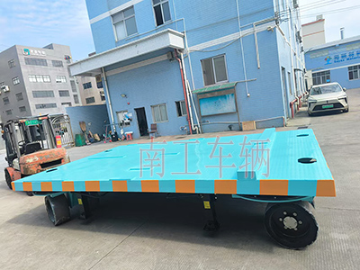 18吨重型华亿手机平台-华亿（中国） 四个转盘工具拖车3I.jpg