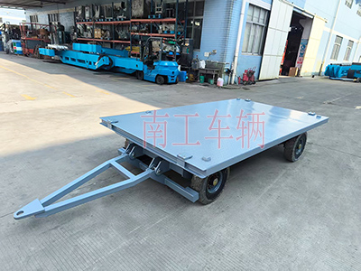3吨小型牵引华亿手机平台-华亿（中国） 全挂车4I.jpg