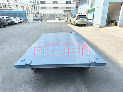3吨小型牵引华亿手机平台-华亿（中国） 全挂车3I.jpg
