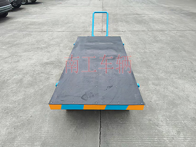 3吨小型华亿手机平台-华亿（中国） 带橡胶垫工具车3I.jpg