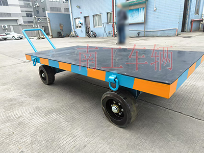 3吨小型华亿手机平台-华亿（中国） 带橡胶垫工具车4I.jpg