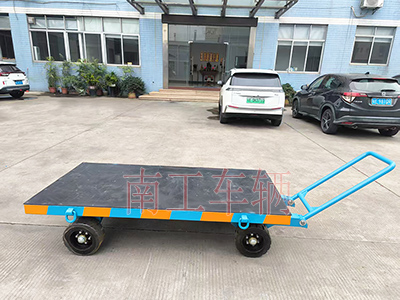 3吨小型华亿手机平台-华亿（中国） 带橡胶垫工具车2I.jpg
