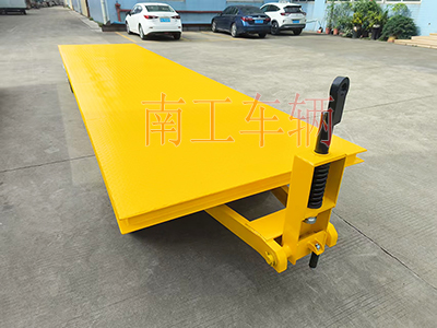 5吨华亿手机平台-华亿（中国） 牵引平板全挂拖车4I.jpg