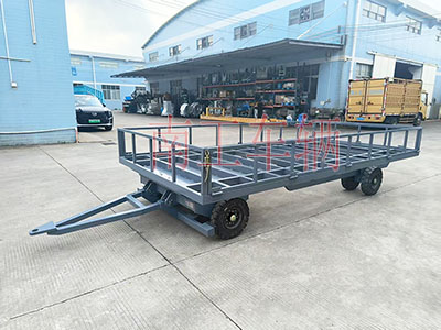 4吨骨架式华亿手机平台-华亿（中国） 带下翻护栏工具拖车3I.jpg