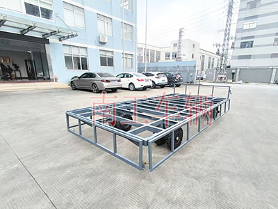 4吨骨架式华亿手机平台-华亿（中国） 带下翻护栏工具拖车5I.jpg