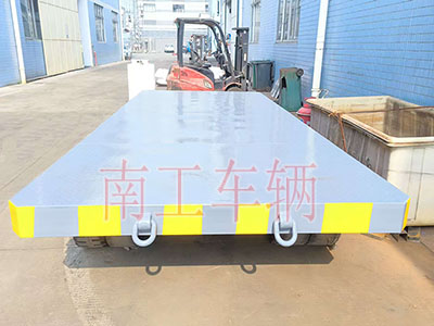 牵引式25吨重型华亿手机平台-华亿（中国）1I.jpg