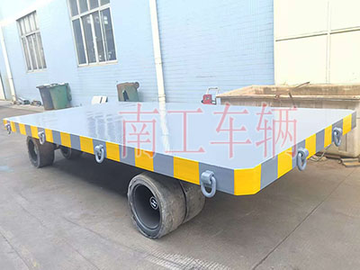 牵引式25吨重型华亿手机平台-华亿（中国）4I.jpg