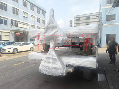 35吨双牵引重型华亿手机平台-华亿（中国） 白色1I.jpg